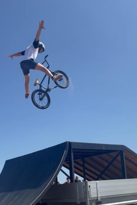 bmx2-jwm4nx.jpg